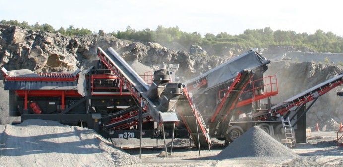 Wheeled mobile crushing & screening unit with unrivalled crushing capacity